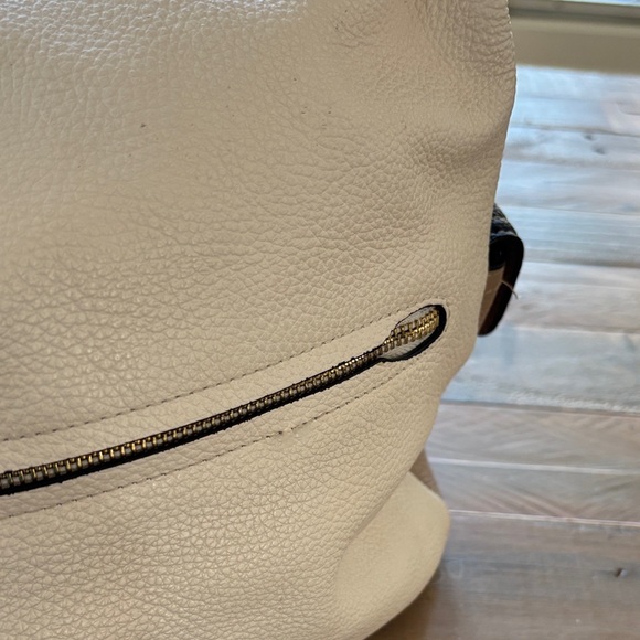 Coach Cream and Tan Leather Shoulder Bag - Picture 4 of 11